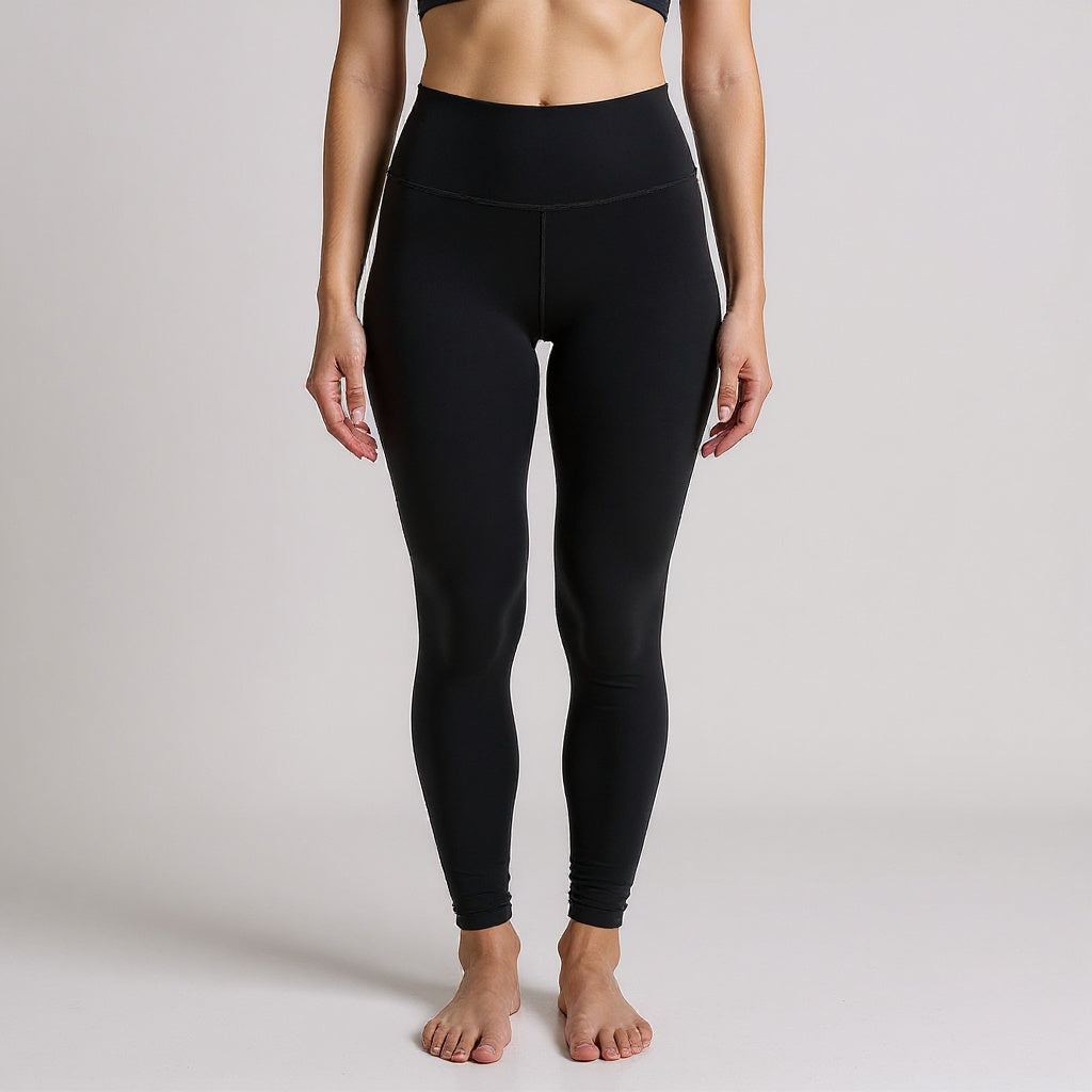 Image 4 Lifestyle Shot of stretchable yoga bottoms, minimalist,athleisure,modern,sleek,versatile